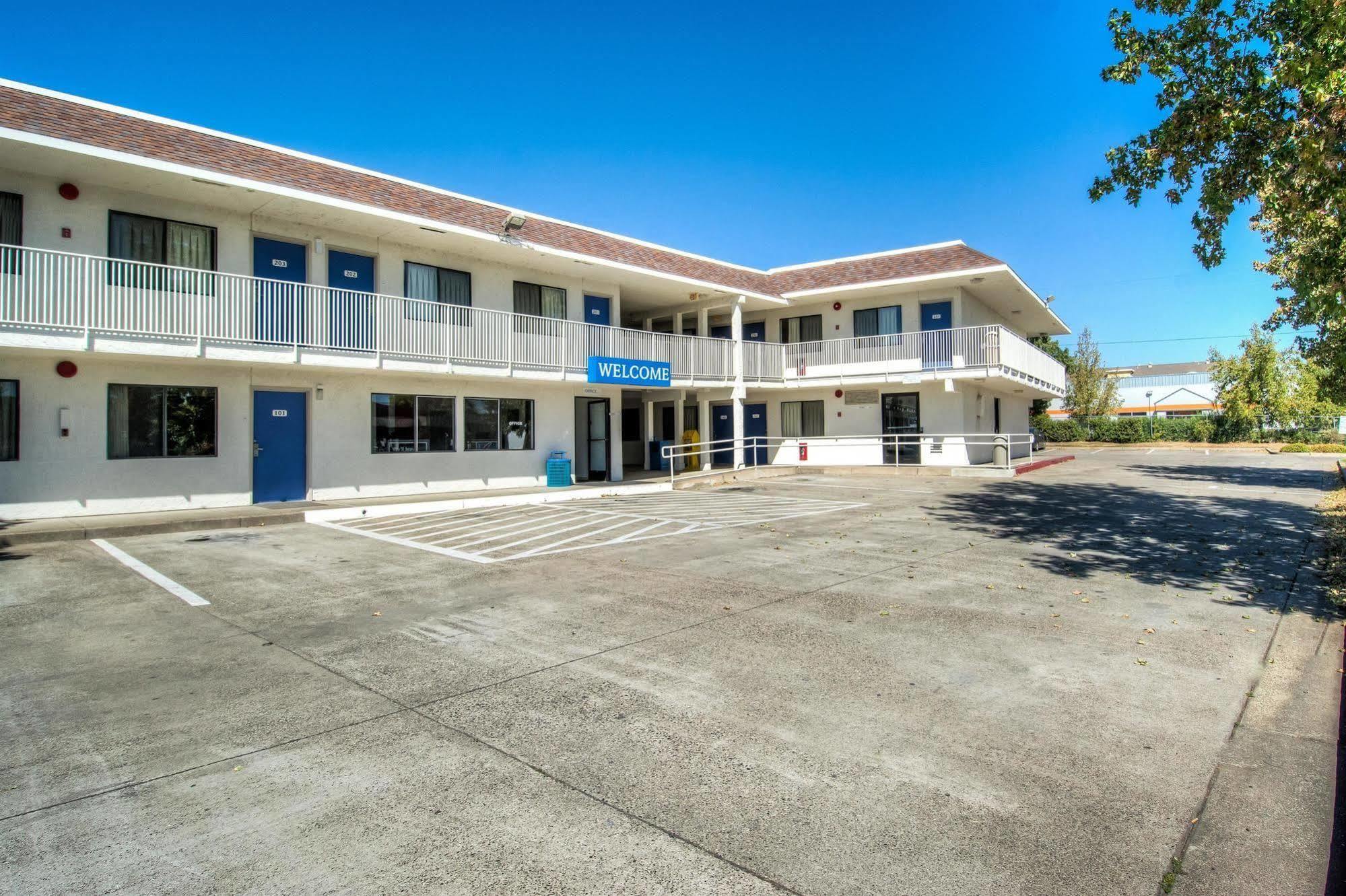 Motel 6-Redding, Ca - North Exterior photo